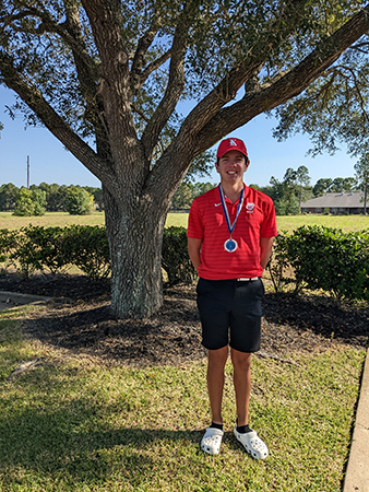 Senior Golfer Ties for Win at Tourney